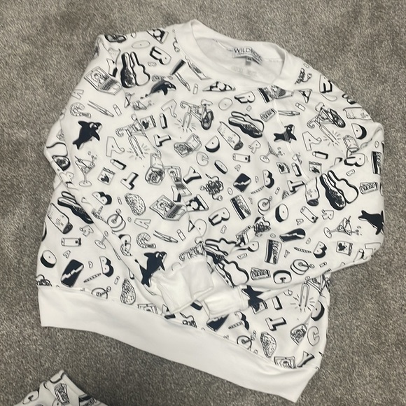 Wildfox matching sweater and shorts - Picture 3 of 5